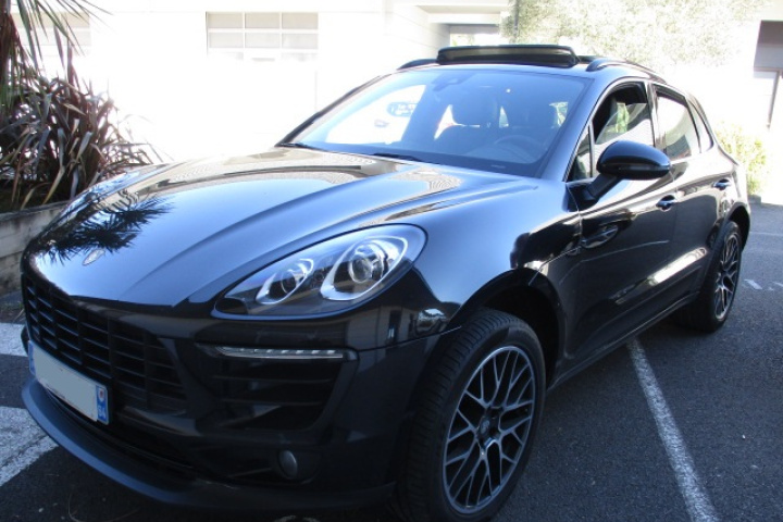 PORSCHE MACAN